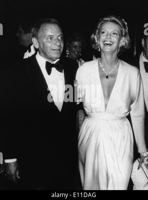 Apr 27, 1977; New York, NY, USA; Singer FRANK SINATRA with wife BARBARA at the Robert Merrill at the Waldorf Historia.. Stock Photo