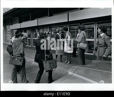 Sep. 09, 1977 - JFK arrival of sister Janice McLaughlin from Rhodesia, light dress, speaking is her own sister Mary Ellen McLaughlin. Stock Photo