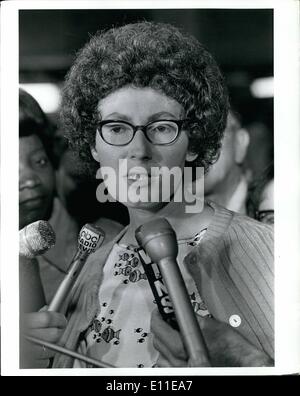 Sep. 09, 1977 - Maryknoll Sister Janice McLanghlin speaking to reporters on her arrival to New York Sister McLanghlin was recently released from. A Rhodesian Jail. Stock Photo
