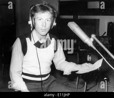 Aug 05, 1978 - London, England, United Kingdom - RODDY LLEWELLYN singing. Sir Roderic Victor Llewellyn, 5th Baronet (born 9 Stock Photo