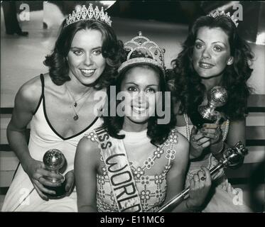 Nov. 11, 1978 - Miss Argentina is Miss World at the Royal Ablert Hall in London last night, 20 year-old Silvana Suarez, Miss Argentina, was crowned 'Miss World'. Miss Sweden Ossia Carlssen, was the runner up, and Miss Australia, Denise Covered was third, Photo shows 20 year old Silvana Suares after being crowned Miss World with left, Ossie Carlesem (Miss Sweden) 2nd Denice Coward (Miss Australia) third. Stock Photo