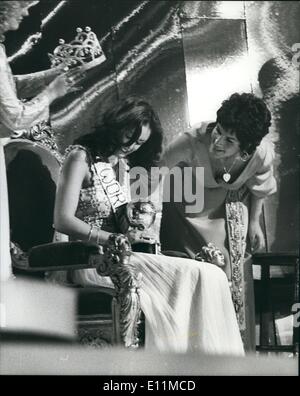 Nov. 11, 1978 - Miss Argentina is miss World : At the Royal Albert Hall last night 20 year-old Silvana Suarez, Miss Argentina, was crowned ''Miss world'' Miss Sweden, Ossie Carlsson, was the runner up, and Miss Australia Denia Coward was third. Photo shows Miss World contest organiser Julia Morley, looks on at the crying Miss Argentina, as she about to be crowned ''Miss World at the Royal Albert Hall last night. Stock Photo