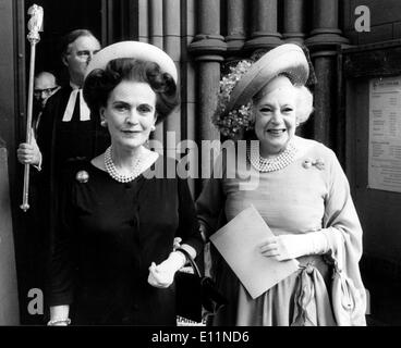 Duchess of Argyll and Barbara Cartland attend service Stock Photo