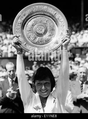 Martina Navratilova holds up Wimbledon trophy Stock Photo