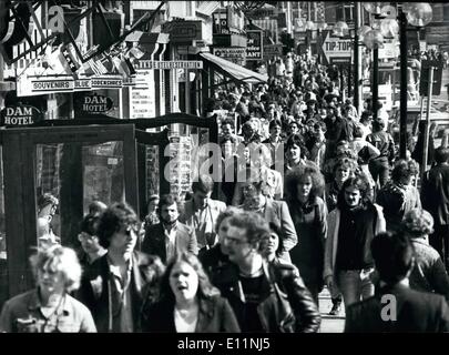 Apr. 04, 1979 - Rush of tourists during Easter in Amsterdam. Photo: The very crowded street Damrak near Dam-square in Amsterdam Stock Photo