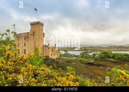 DUNVEGAN CASTLE ON A MISTY MORNING THE  ISLE OF SKYE SCOTLAND Stock Photo