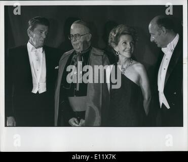 Oct. 10, 1980 - New york: President carter and Republican presidential candidate Ronald Reagan both attended the Al smith Dinner held at the waldorf Astoria Hotel in New york. Photo shows Ronald Reagan, church official, Nancy Reagan and Ed koch, Mayor of New york. Stock Photo