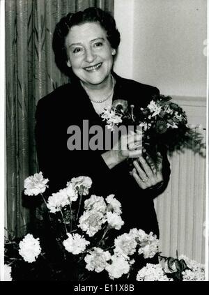 Oct. 10, 1980 - 20th anniversary of the death of Hennt Porten. 20 years ago, on October 15th, 1960 died in Berlin the German stage- and film actress Henny Porten. She was born in Magdeburg and belonged to the most popular and well-known actresses of the silent film-era; she played serious parts as well as comic ones. ''Anna leyn'' (1920), ''Rose Bernd'' (as well 1020); ten years later again ''Rose Bernd'' as sound film and ''Konigin Luise'' (1931) are only a few of Henry Porten's films. Photo shows Henny Porten at her 70th birthday in her home in Berlin. Stock Photo