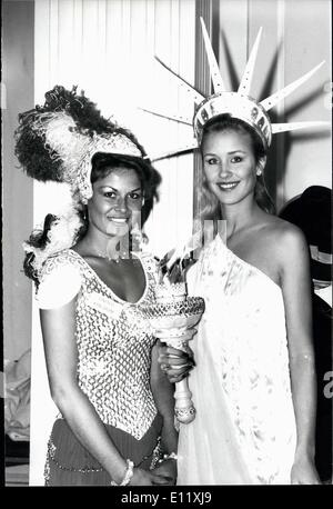 Nov. 07, 1980 - November 7th 1980 Miss World Variety Club Luncheon. The Miss World Variety Club luncheon was held at the Grosvenor House Hotel in London today. Photo Shows: Two of the contestants at the luncheon L-R. Miss United Kingdom (Kim Ashfield 21) and Miss United States (Brooke Alexander 17) pictured during the luncheon today. Stock Photo
