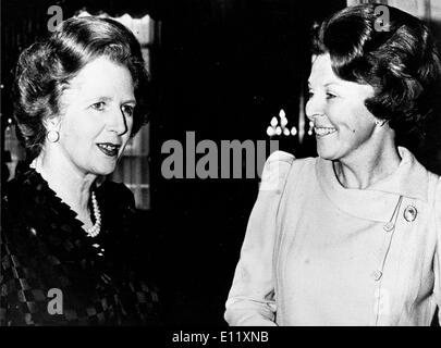 Prime Minister Margaret Thatcher visiting Madame Tussaud's Museum in ...