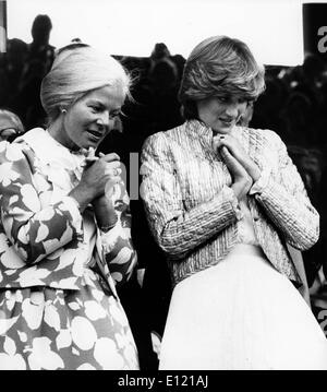 Princess Diana and Duchess of Kent watch tennis Stock Photo
