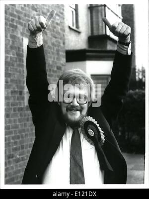 Oct. 10, 1981 - Thumps Up: Bill Pitt the liberal/SDP Alliance Candidate in the Croydon N.E. by-election gives the thumps up as he leaves the polling station this morning. Bill Pitt, being a local man had a vote in the election. Stock Photo