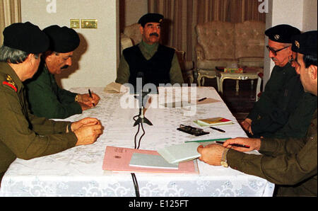 SADDAM HUSSEIN chairs a meeting of his Revolutionary Command Council (RCC) and senior Baath party officials Stock Photo