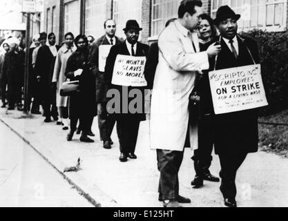 Jan 04, 2005; Atlanta, GA, USA; (File Photo. Date Unknown) MARTIN LUTHER KING, JR. leads African-Americans in the 'March to a Vision's End' to end segregation.. (Credit Image: KEYSTONE Pictures USA/ZUMAPRESS.com) Stock Photo