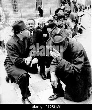 Jan 04, 2005; Atlanta, GA, USA; (File Photo. Date Unknown) MARTIN LUTHER KING, JR. (L) leads African-Americans in the 'March to Stock Photo