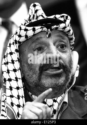 Palestinian Leader Yasser Arafat giving speech Stock Photo - Alamy