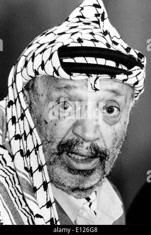Palestinian Leader Yasser Arafat giving speech Stock Photo