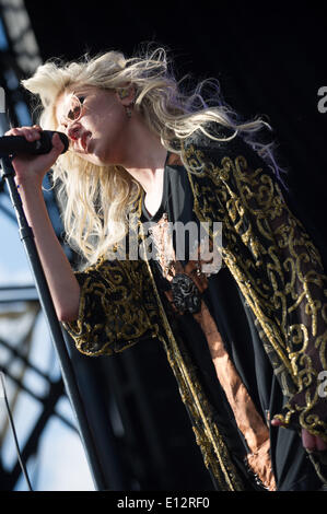 Columbus, Ohio, USA. 17th May, 2014. Lead seinger of American rock band 'The Pretty Reckless' TAYLOR MOMSEN on stage at Rock On The Range festival in Columbus, Ohio. © Igor Vidyashev/ZUMAPRESS.com/Alamy Live News Stock Photo