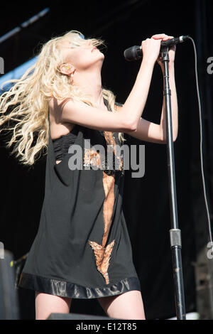 Columbus, Ohio, USA. 17th May, 2014. Lead seinger of American rock band 'The Pretty Reckless' TAYLOR MOMSEN on stage at Rock On The Range festival in Columbus, Ohio. © Igor Vidyashev/ZUMAPRESS.com/Alamy Live News Stock Photo