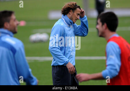 Montevideo, Uruguay. 21st May, 2014. Uruguay's national team player Diego Forlan (C) reacts during a training session before the FIFA World Cup, at Uruguay Celeste complex, in Montevideo, capital of Uruguay, on May 21, 2014. © Nicolas Celaya/Xinhua/Alamy Live News Stock Photo