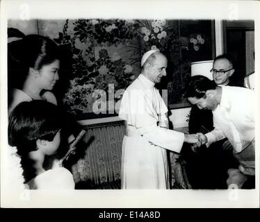 Apr. 17, 2012 - Manila Philippines - Pope Paul VI gives blessing to President Ferdinand E. Marcos, during visit to Philippines Nov. 27--29,1970. at left, Mrs. Marcos & daughter. Stock Photo