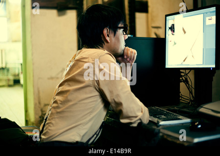 Mari man using computer at desk Stock Photo