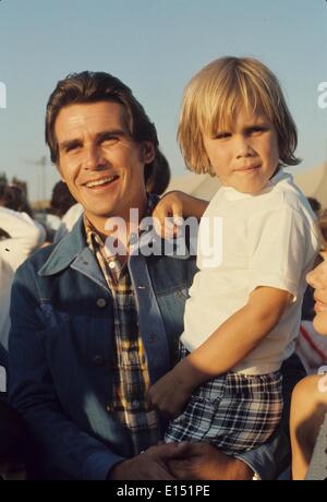 JAMES BROLIN with son Josh Brolin (4years) and wife Jane Cameron Agee
