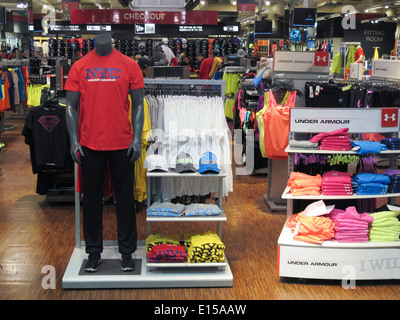 NFL NY Giants Branded Clothing Display, Modell's Sporting Goods Store  Interior, NYC Stock Photo - Alamy