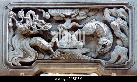 (140523) -- ZHENGZHOU, May 23, 2014 (Xinhua) -- Photo taken on July 18, 2001 shows a stone wall sculpture at the Shanxi-Shaanxi Guild in Sheqi County, central China's Henan Province. A large number of architectural sculptures have been preserved in historical sites of Henan, which is one of the cradles of the Chinese civilization. Many of the sculptures, created from stones, bricks, or wood, were used as building parts of residences, shrines and memorial archways, among other architecture types. Underlining both the mood and the details, these sculptures have themes including daily life, legen