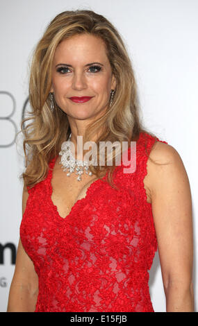 Cannes, France. 22nd May 2014. US actress Kelly Preston attends the Cinema Against AIDS amfAR gala 2014 held at the Hotel du Cap, Eden Roc in Cap d'Antibes, France, 22 May 2014, during the 67th annual Cannes Film Festival. Photo: Hubert Boesl/dpa NO WIRE SERVICE/Alamy Live News Stock Photo