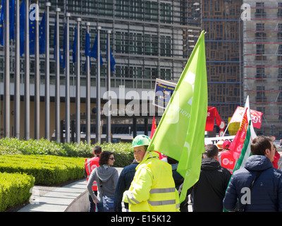 People protesting at the European Commission Berlaymont building in Brussels, Belgium Stock Photo