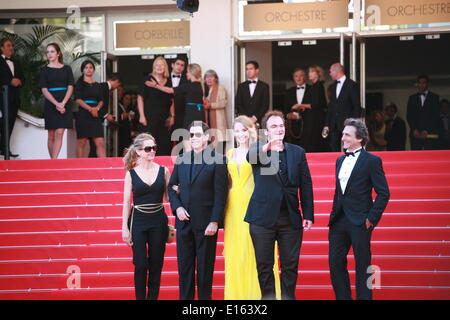 Cannes, France. 23rd May, 2014. Kelly Preston, John Travolta, Uma Thurman, Quentin Tarantino, Lawrence Bender, at Sils Maria gala screening red carpet at the 67th Cannes Film Festival France. Friday 23rd May 2014 in Cannes Film Festival, France. Credit:  Doreen Kennedy/Alamy Live News Stock Photo