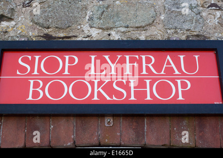 Siop Lyfrau Bookshop Bilingual Welsh and English bookshop sign St David's Pembrokeshire Wales UK Stock Photo