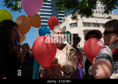 Russian Jews celebrate 69th anniversary of victory over Nazi Germany in Tel Aviv Israel Stock Photo