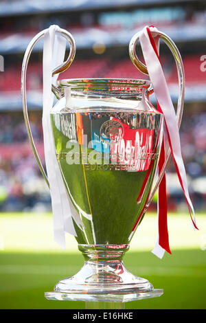 24.05.2014, Lisbon, Portugal. The Champions League trophy on display prior to the UEFA Champions League final game between Real Madrid and Atletico Madrid at Sport Lisboa e Benfica Stadium, Lisbon, Portugal Stock Photo