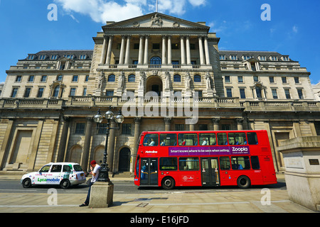 The Bank of England in the City on Threadneedle Street, London, England Stock Photo