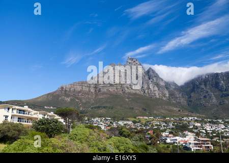 Horizontal view of Camps Bay houses and Twelve Apostles mountain range in background Stock Photo