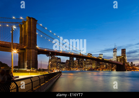 The Brooklyn Bridge in front of the Manhattan skyline in New York City at night. Stock Photo