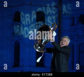 Madrid, Spain. 25th May, 2014. Real Madrid's Italian coach Carlo Ancelotti holds the trophy after the team won the UEFA Champions league final against Atletico Madrid during a celebration on the Cibeles Square in Madrid, capital of Spain, May 25, 2014. Real Madrid beat Atletico Madrid 4-1 in the final on May 24 in Lisbon, Portugal. Credit:  Eduardo/Xinhua/Alamy Live News Stock Photo