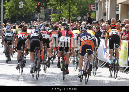 Nottingham, UK. 25th May, 2014. The Peloton gets away at the start of the Mens Elite Race of The 2014 Milk Race. Credit:  Action Plus Sports/Alamy Live News Stock Photo