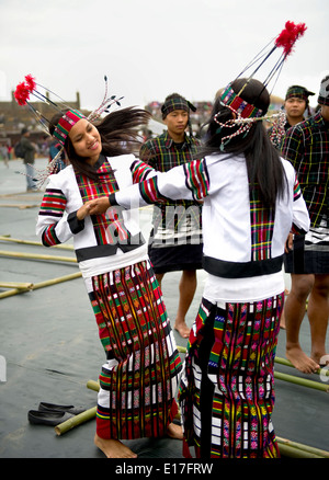 CHIN KUKI MIZO - Ralte lady in Ralte traditional dress. #Ralte_Chikim |  Facebook