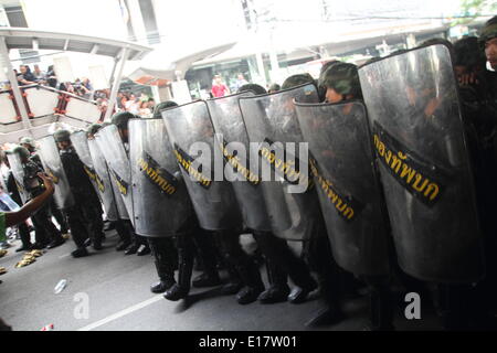 Bangkok, Thjailand. 25th May 2014. Thai military stand behind their riot shields as protesters threaten them during an anti-coup protest on the third day of the military coup May 25, 2014. Several hundred protesters gathered in central Bangkok, defying a martial law decree that prohibits public assembly. The Thai armed forces seized power in the May 22 coup after months of street protests and political unrest. Credit:  John Vincent/Alamy Live News Stock Photo