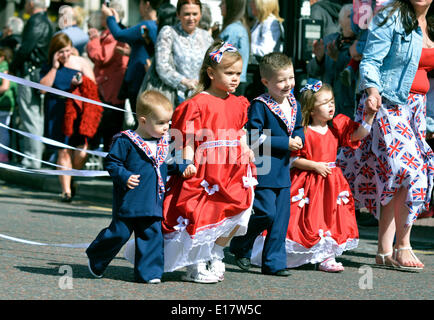 Manchester, UK 26th May 2014 Children take part in the Manchester and Salford Annual Procession of Witness (the Whit Walk) from Manchester Cathedral to the Town Hall in Albert Square. Manchester and Salford Whit Walk Manchester, UK Credit:  John Fryer/Alamy Live News Stock Photo