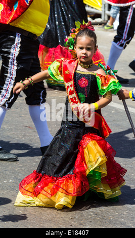 Barranquilla, Colombia - March 1, 2014 - Performers in elaborate costume sing, dance, and stroll their way down the streets of Barranquilla during the Battalla de Flores during Carnival Stock Photo