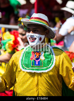 Barranquilla, Colombia - March 1, 2014 - Performers in elaborate costume sing, dance, and stroll their way down the streets of Barranquilla during the Battalla de Flores during Carnival Stock Photo