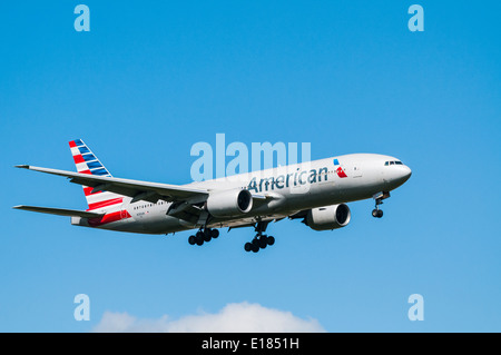 Side view american airlines 777 hi-res stock photography and