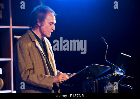 Hay on Wye Wales UK Monday 26 May 2014 Rock legend Ray Davies talking about his life & times in music on day 5 of Hay Festival 2014 Hay on Wye Powys Wales UK Credit:  Jeff Morgan/Alamy Live News Stock Photo