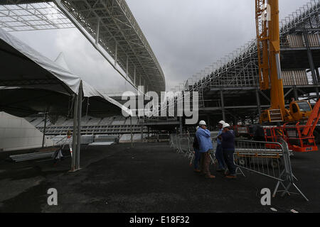 Sao Paulo, Brazil. 26th May, 2014. Workers are seen inside the Sao Paulo Arena, in Sao Paulo city, Brazil, on May 26, 2014. The stadium also known as Corinthians Arena, will be the seat of the opening match of theBrazil 2014 FIFA World Cup on June 12. © Rahel Patrasso/Xinhua/Alamy Live News Stock Photo