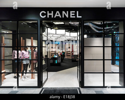 Chanel fashion clothing and accessories store in Tokyo, Japan Stock Photo -  Alamy