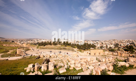 Oval Forum and Cardo Maximus at the Roman city Gerasa near Jerash, Jordan Stock Photo